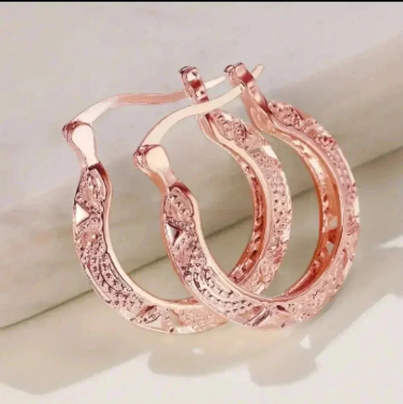 Jewelry - Rose Garden Hoop Earrings..Simple Silver Textured..NWT